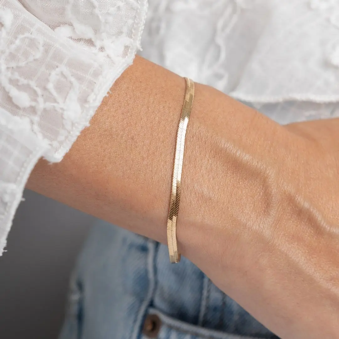 Classic Herringbone Bracelet in 18-karat Gold-Filled, a Compact and Dainty Unisex Design, Adjustable 6-8 Inch Chain with Lobster Clasp