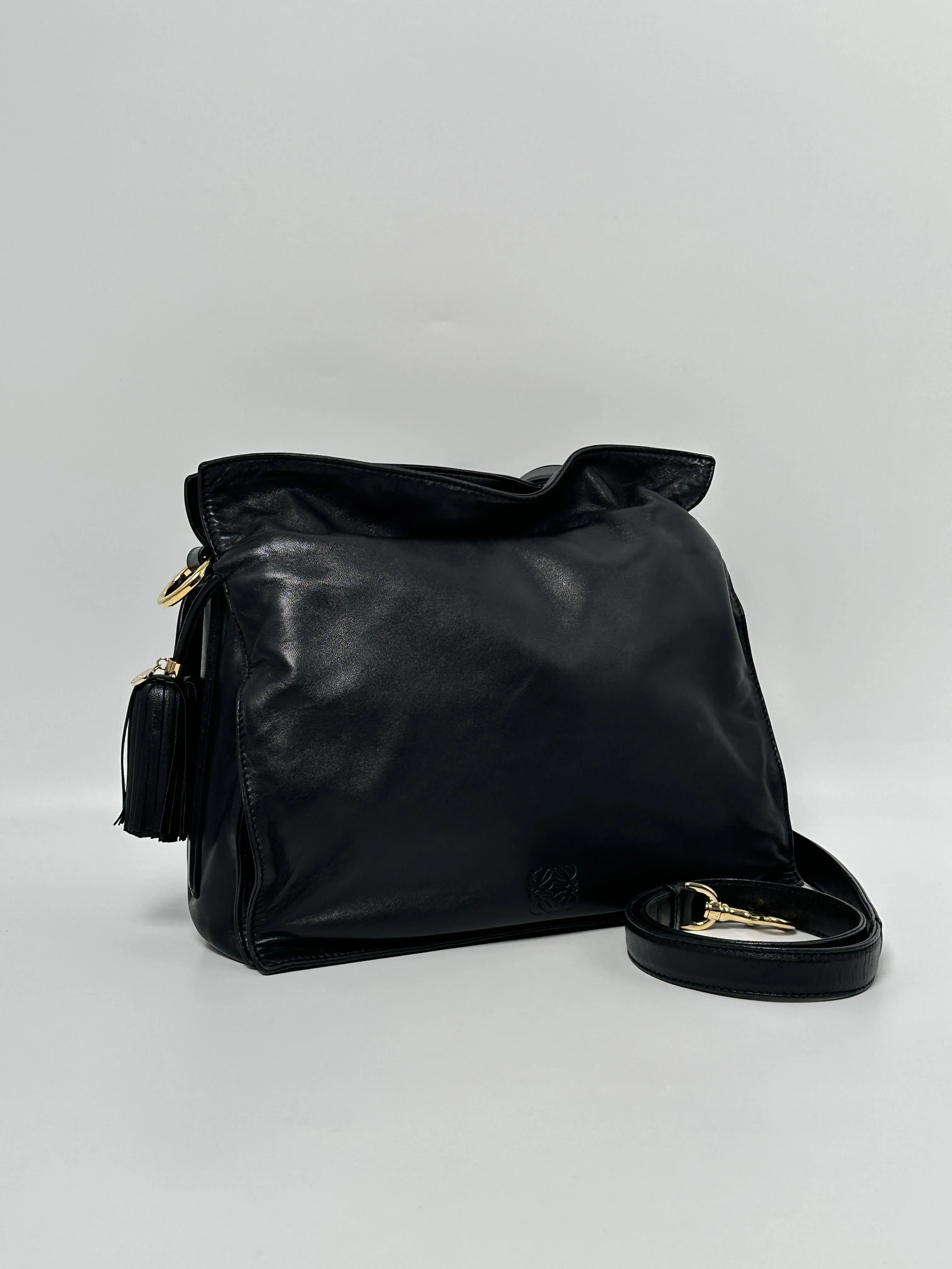 Pre-owned Loewe leather Shoulder Bags Vintage Flamenco Tassel Shoulder Crossbody Bag ZS005LW