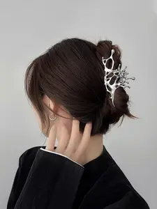 Y3K Futuristic Cyber Punk High Street Cool Water Splash Irregular Hollow Mesh Melted Liquid Silver Metal Hair Claw Clip, Unique Droplet Splash Flow Texture Minimal Cold Wind Non-slip Elegant Women Bun Ponytail Shark Grab Hair Accessories