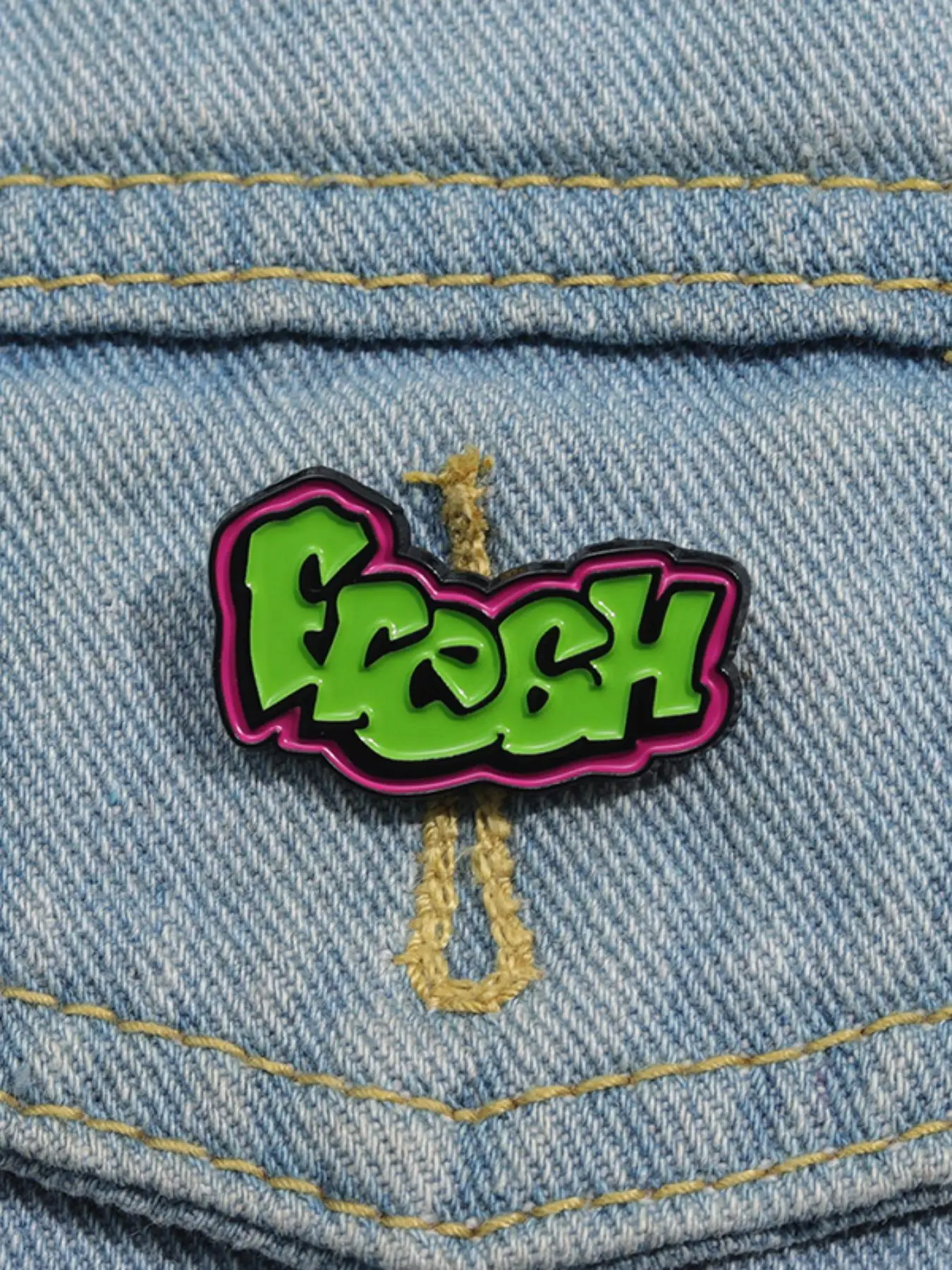 Unisex Street Style Letters Design Brooch, Fashion Enamel Pin for Men & Women for Party & Daily Decor, Trendy All-match Vintage Brooch As Birthday Gi