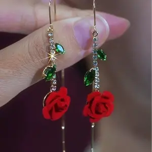 The vintage red rose earrings are fashionable and versatile, making your face look slimmer. Ear line -HN321-24