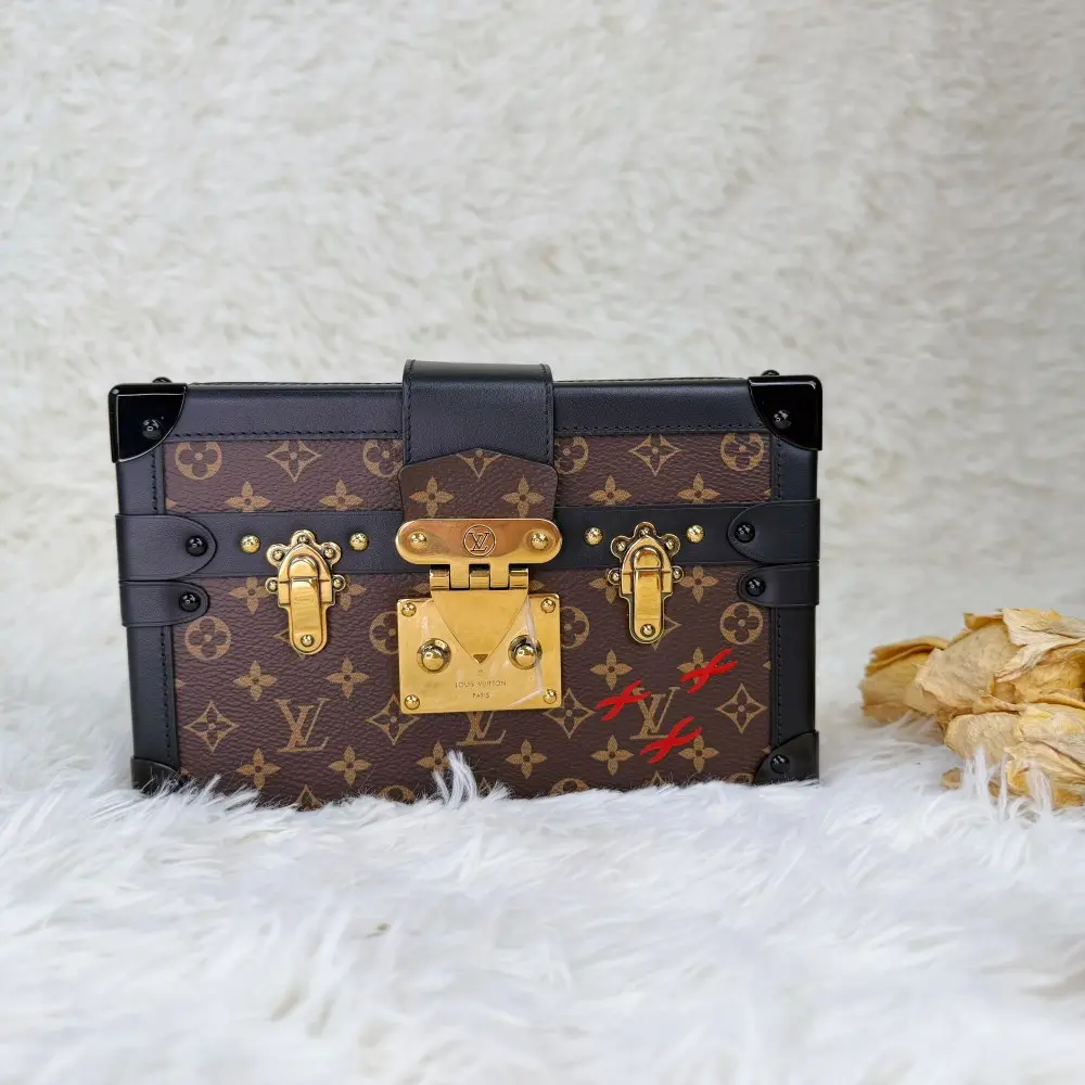 Pre-owned Louis Vuitton 496 Petite Malle Monogram Crossbody Box Bag