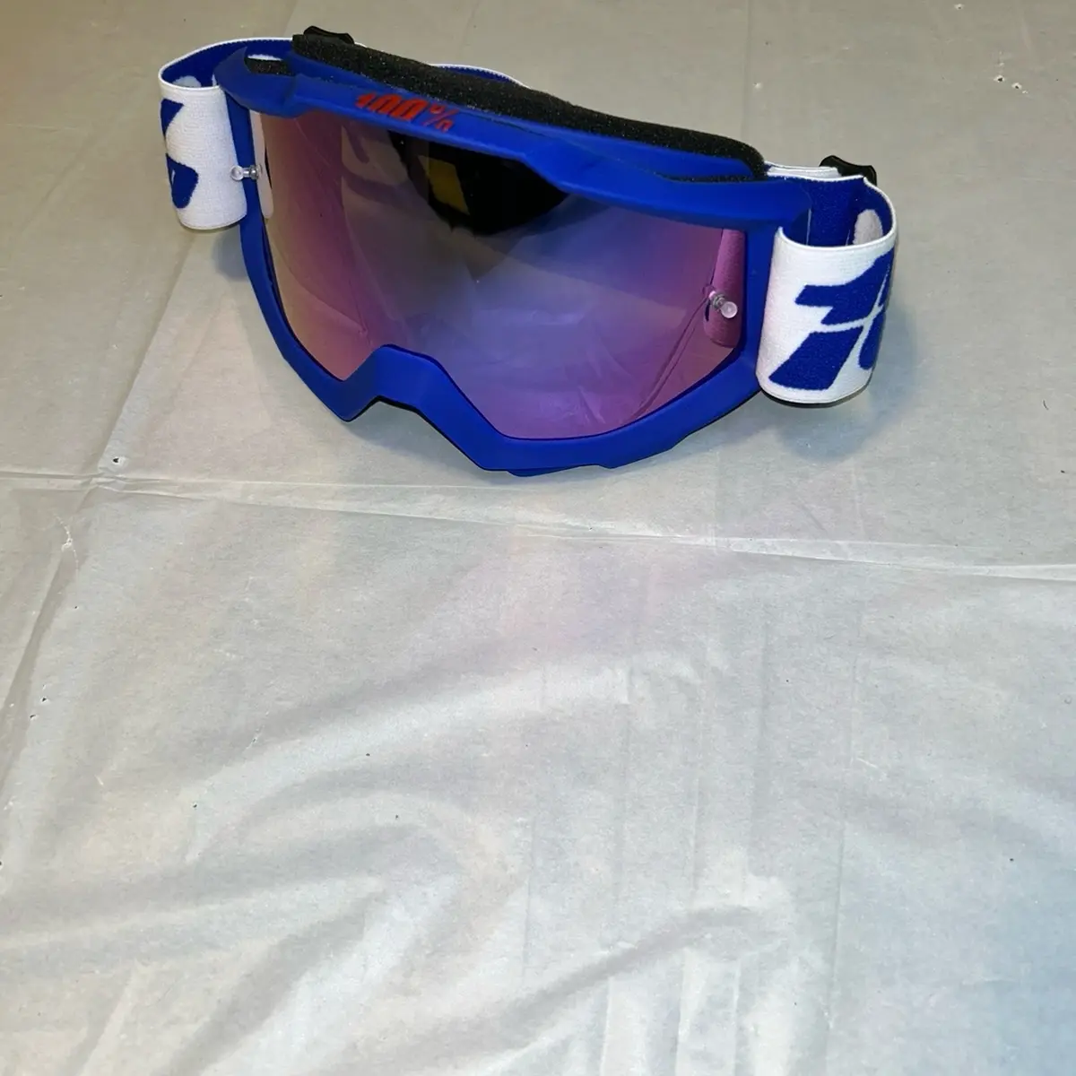 100% goggles 100% goggles
