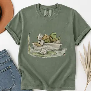 Comfort Colors Retro Frog and Toad T-shirt, Vintage Reading T-shirt, Cottagecore Shirt, Frog Graphic Tee, Librarian Gifts, Nature Lover Tee - TrendWear USA