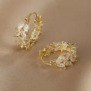1 Pair of Elegant Gold Hoop Earrings with Shiny Rhinestone Decorations - Natural Style Design, Suitable for Daily Wear, All-Season Accessories, Elegant Jewelry