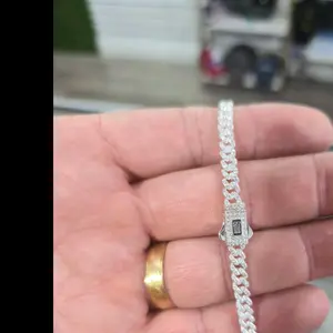 Elegant Silver Color Chain Bracelet with Rhinestones and a Central Rhinestone Clasp