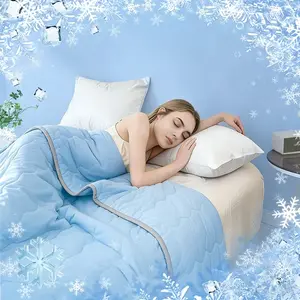 This duvet is silky soft and feels cool to the touch. It is lightweight and breathable, making it ideal for hot summer nights and for those who tend to sweat at night. Suitable for all bed sizes.