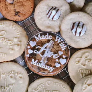 Personalized Cookie Stamp – Custom Baking Gift for Mother’s Day, Holiday Cookies, and Seasonal Baking – ‘Made with Love’ Cookie Stamp