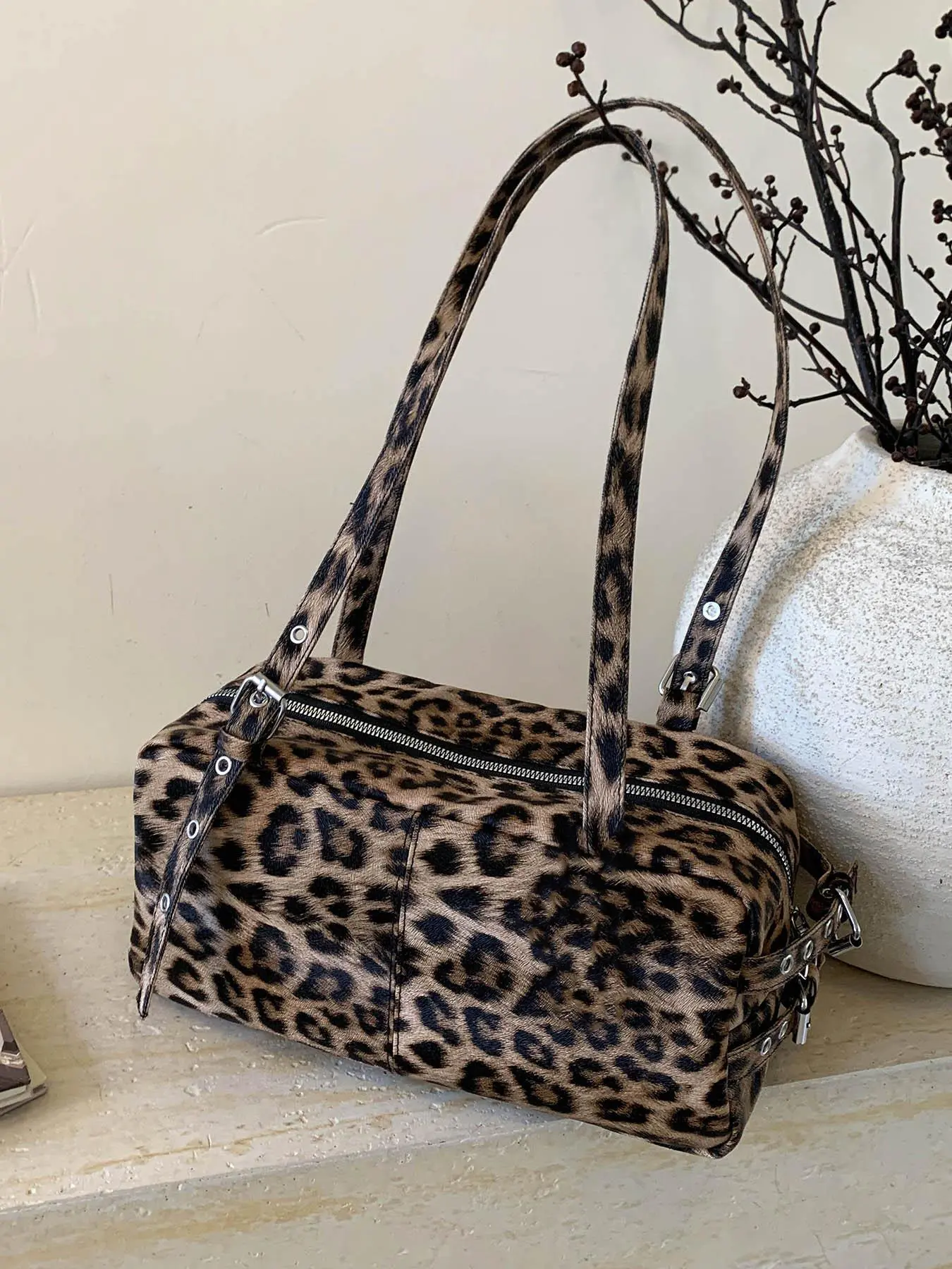 Retro fashion simple versatile leopard print one-shoulder handbag, Y2K leopard print one-shoulder underarm bag, fashionable sweet and cool heart pendant handbag, niche suitable for daily travel, shopping and dating, Crossbody Clutch Purse, etc.