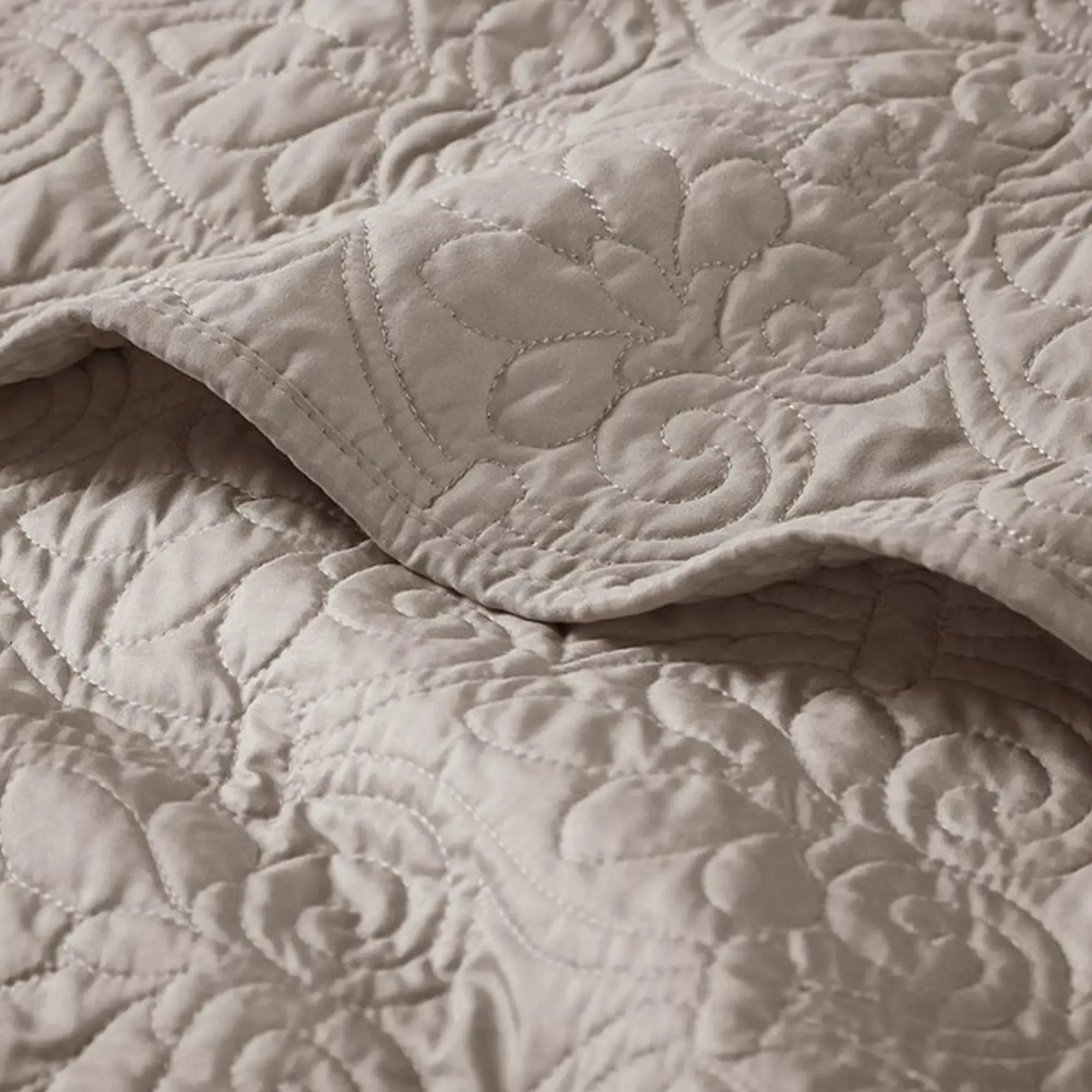 Quebec Oversized Quilted Throw Quebec Oversized Quilted Throw