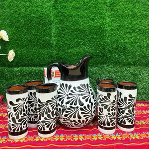 Relieve Pitcher Color Negro/Blanco Set Glass. Relieve Pitcher Color Negro/Blanco Set Glass.
