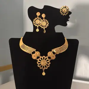 The wedding  set gold plated  the entrance of shining light