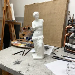 Venus Statue for Desk & Entryway - Classic Greek Goddess Sculpture, Elegant Home Decor for Living Room, Office & Tabletop