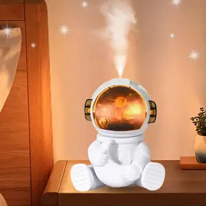 Creative Moon Astronaut Humidifier, timeable, quiet operation, bedside night light humidifier, starry sky room decoration, suitable for bedroom, living room, children's dormitory room, Moon Astronaut Humidifier - ideal gift, Christmas gift