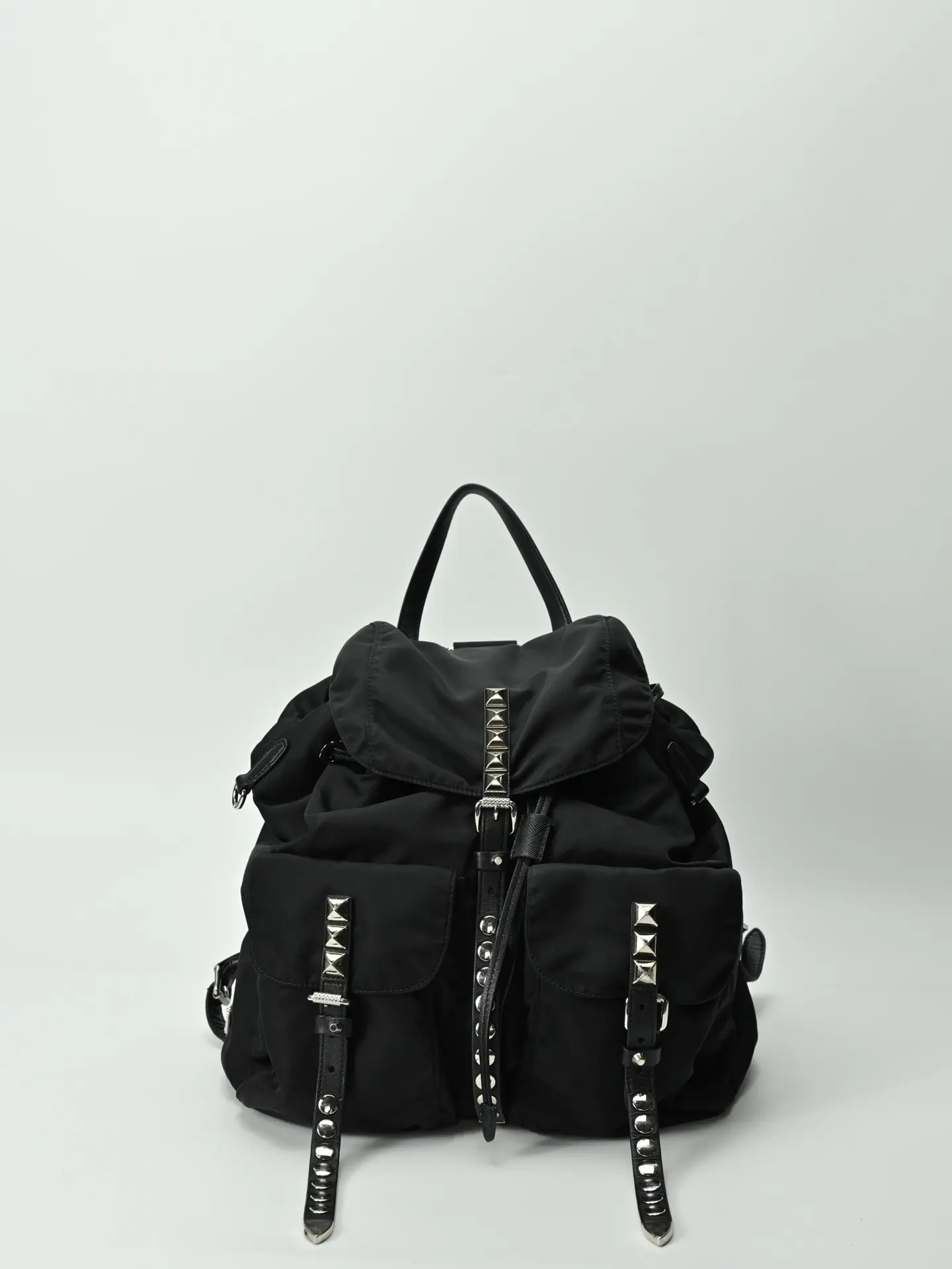 Pre-owned PRADA Black Rivet Nylon Backpack 21302364