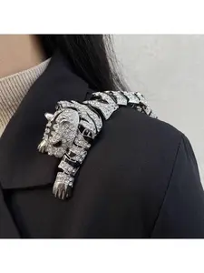 Fashionable diamond-encrusted cartoon tiger enamel exaggerated high-end large brooch for women spring and autumn luxury flash diamond temperament shoulder pin brooch