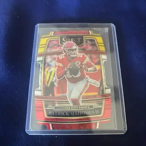 Patrick Mahomes 2021 Panini Select #2 Yellow & Red Die Cut Prizm Refractor