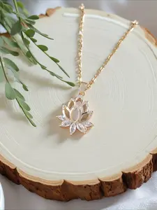 1pc Lotus Pendant Necklace for Women Elegant Design Luxury Style Banquet Party Jewelry Unique Minimalist Chain Necklace for Special Occasions Modern Versatile Accessories