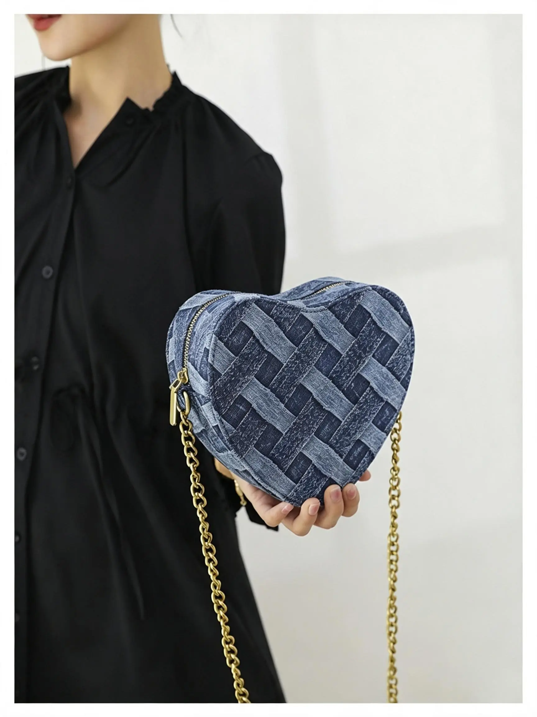 Woven Denim Heart Crossbody Bag for Women, Eagle Head Metal Decor Chain Shoulder Bag, Trendy Love Shape Mini Handbag for Daily Travel Commute, Denim Purse, Heart Crossbody Bag, Mini Shoulder Bag