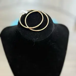 Arracadas delgadas grandes en oro de 14k