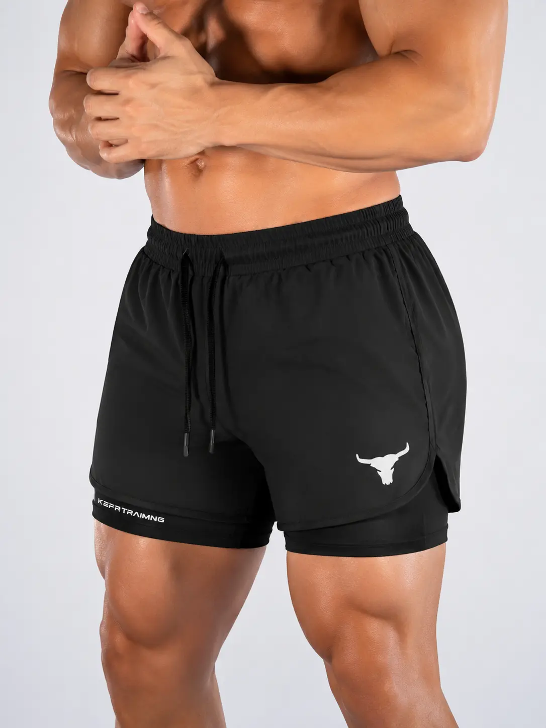 Men’s 2-in-1 double-layer athletic shorts with bull print, quick-drying and anti-chafing lining for gym training, running, and squats, featuring side slits; four-inch inseam.