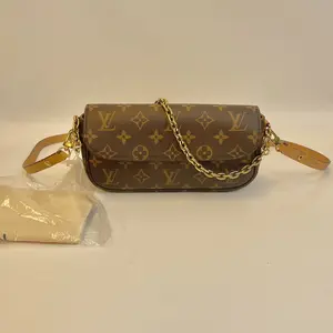 Pre-owned Louis Vuitton CANVAS Shoulder Bags Wallet On Chain Ivy (Monogram Canvas) YS1524
