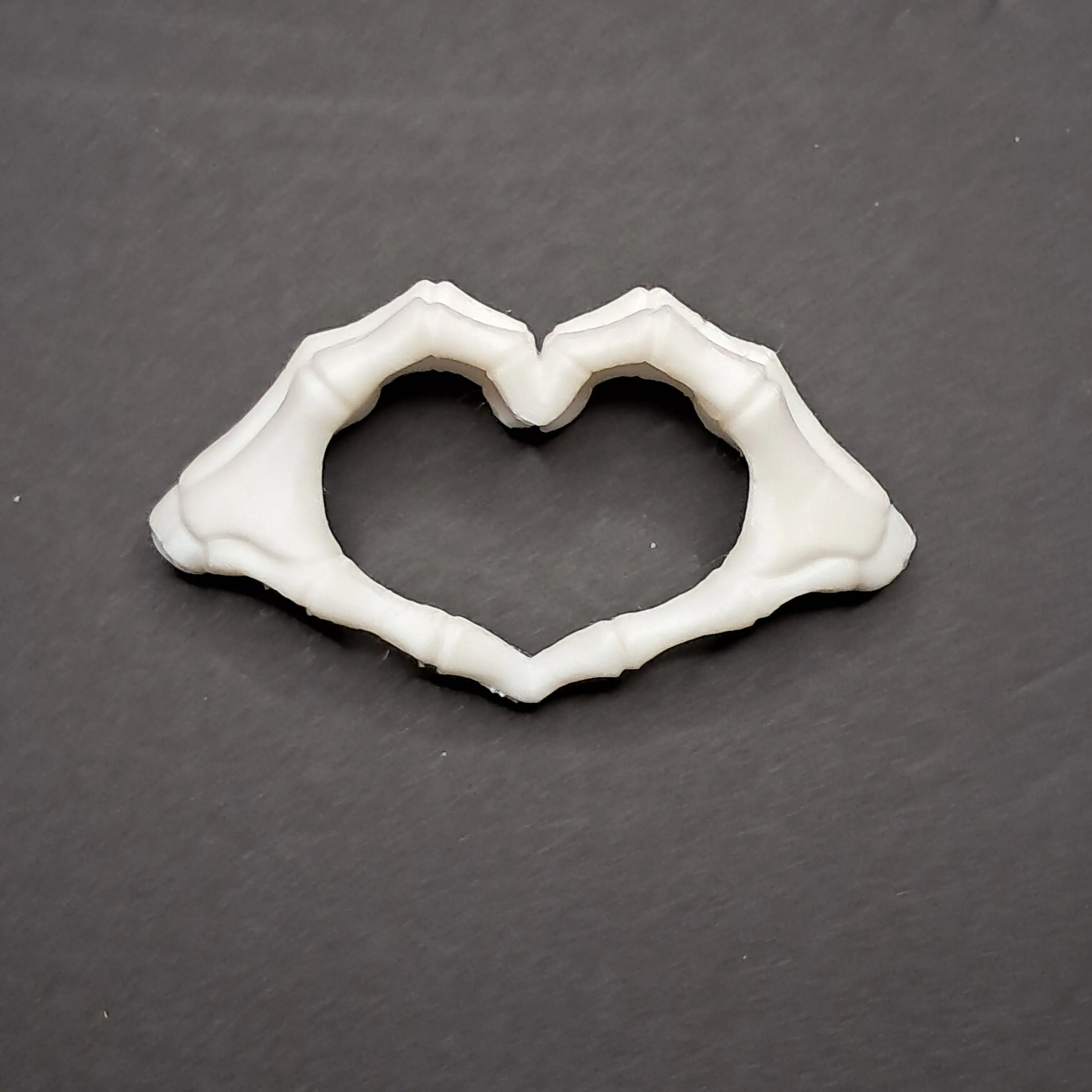 3D Printed Bone Heart Figurine - Unique, Durable, Lightweight Gothic Creative Home Decor Sculpture, Decorative Home Ornament, Interior Decoration Accessory for Living Room Accents, Halloween Shelf Display