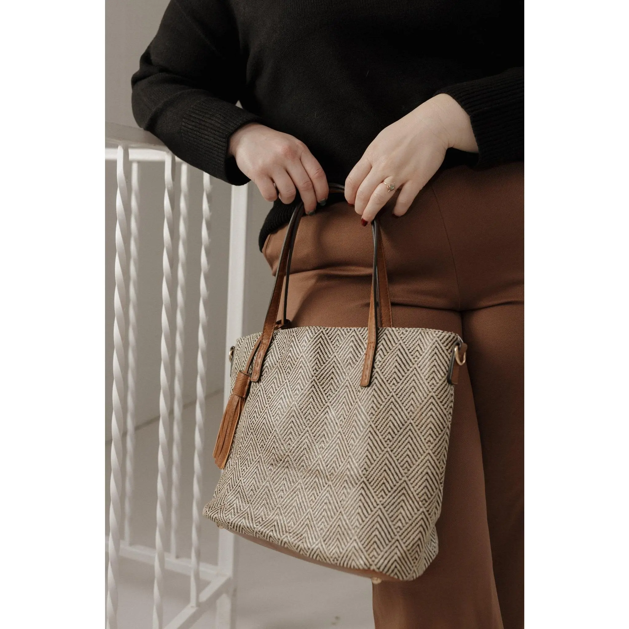 Woven Diamond Pattern Hobo Bag for Women, Vegan Faux Leather Convertible Crossbody Shoulder Purse with a Zipper and Tassel Accent, Casual Zipper Purse, Crossbody Shoulder Purses