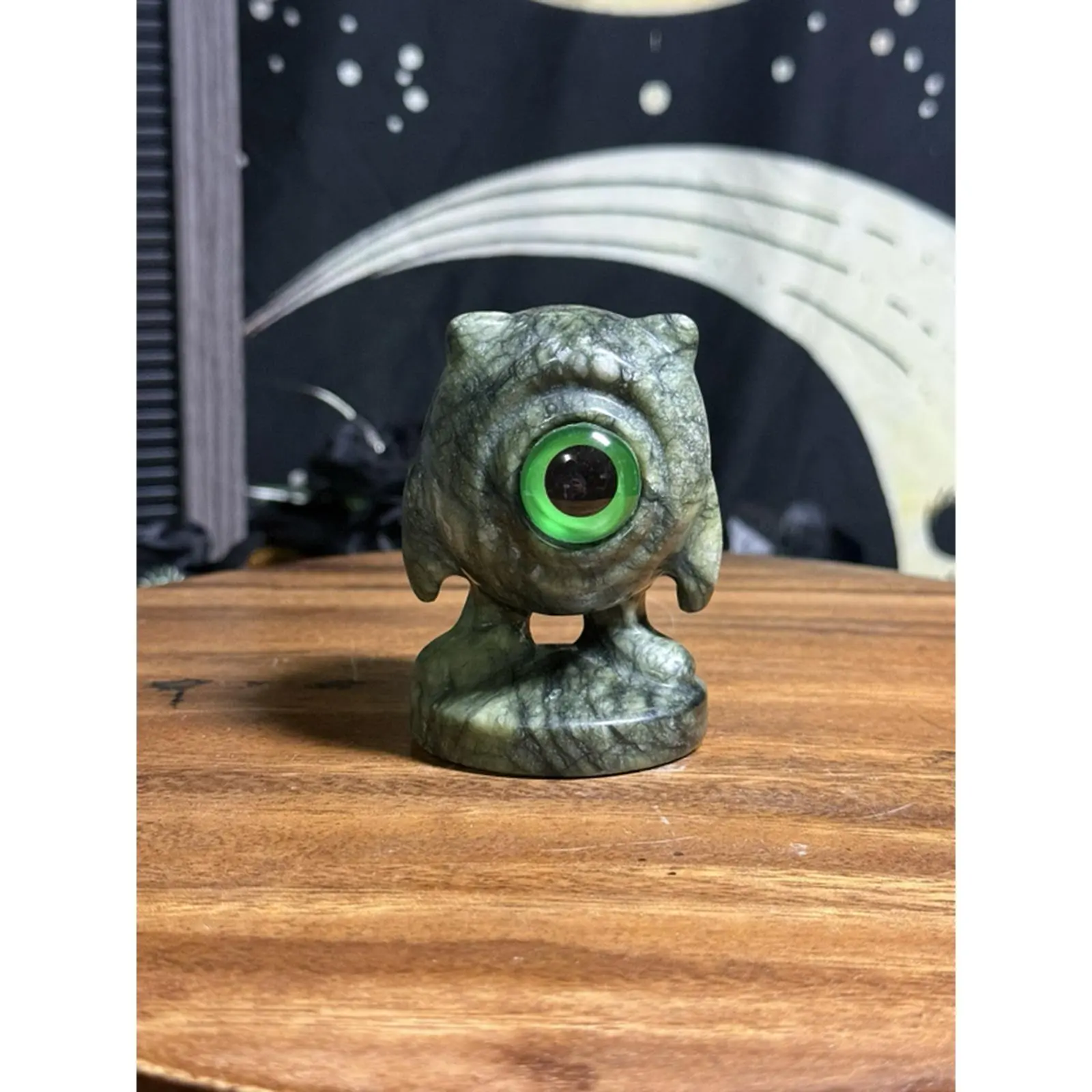 Serpentine Jade One-Eyed Monster Carving - Unique Green Eye Design for Collectors and Enthusiasts