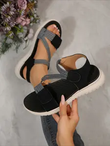 Summer hole-patterned slip-resistant mule shoes, retro mid-heeled slip-on slippers for lazy individuals.