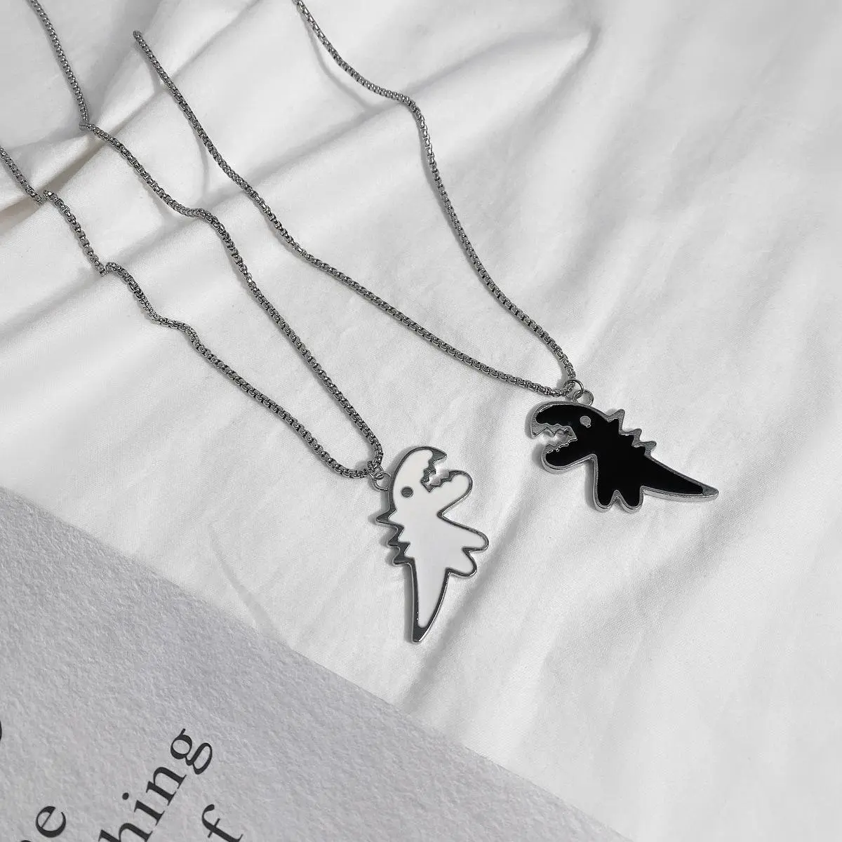 Personalized Hip-Hop Dinosaur Necklaces for Men and Women - Creative Couple Necklaces for Christmas and Party Gifts Pendants Jewelry Charms