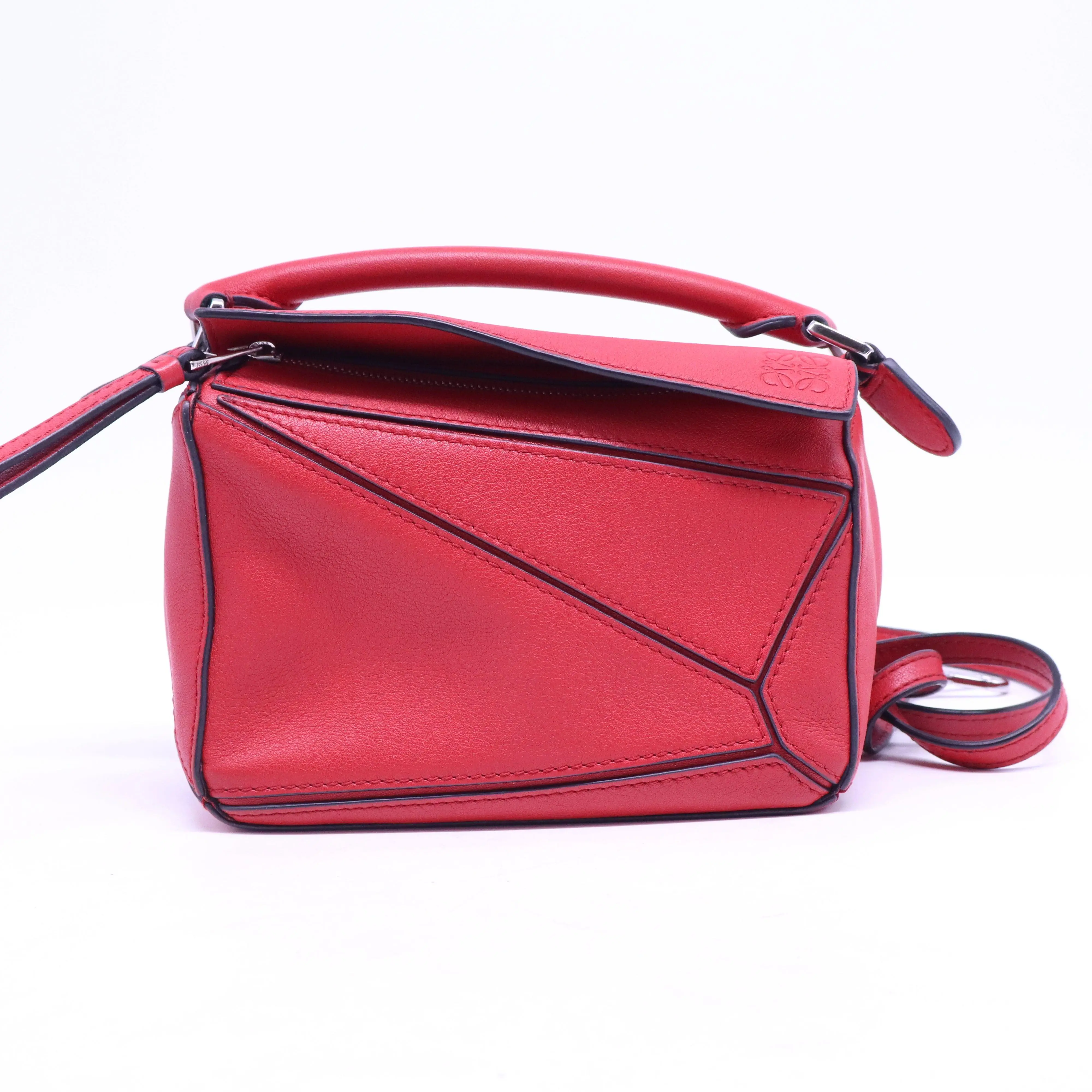 Pre-owned Loewe Leather Shoulder Bags Calfskin Mini Puzzle Bag Pomodoro B20716