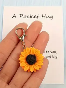 A fashionable and fresh sunflower pendant, bag pendant, Trendy Bag Charms, suitable for daily wear, and also a surprising exquisite small gift, Wristlet Charms