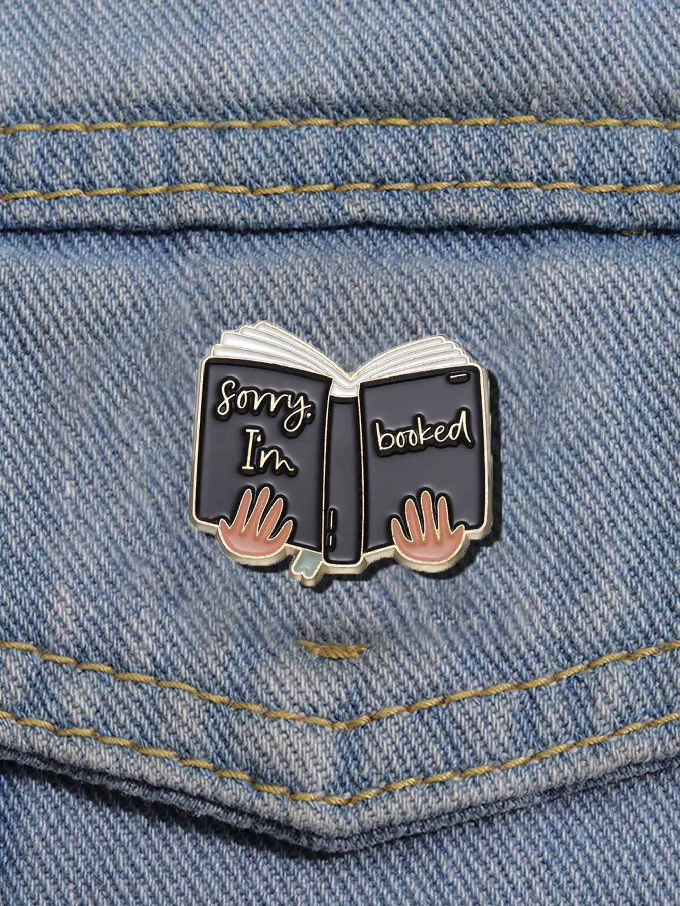 Creative Book Enamel Pin Reading Lovers Metal Brooch Pins Lapel Backpack Badge Fashion Jewelry Accessories Gift for Friends