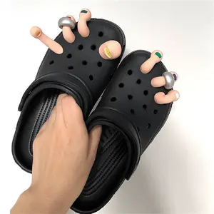 New perforated shoes featuring 3D toe design—quirky, creative DIY style; detachable components; premium rubber; decorative shoe buckle.