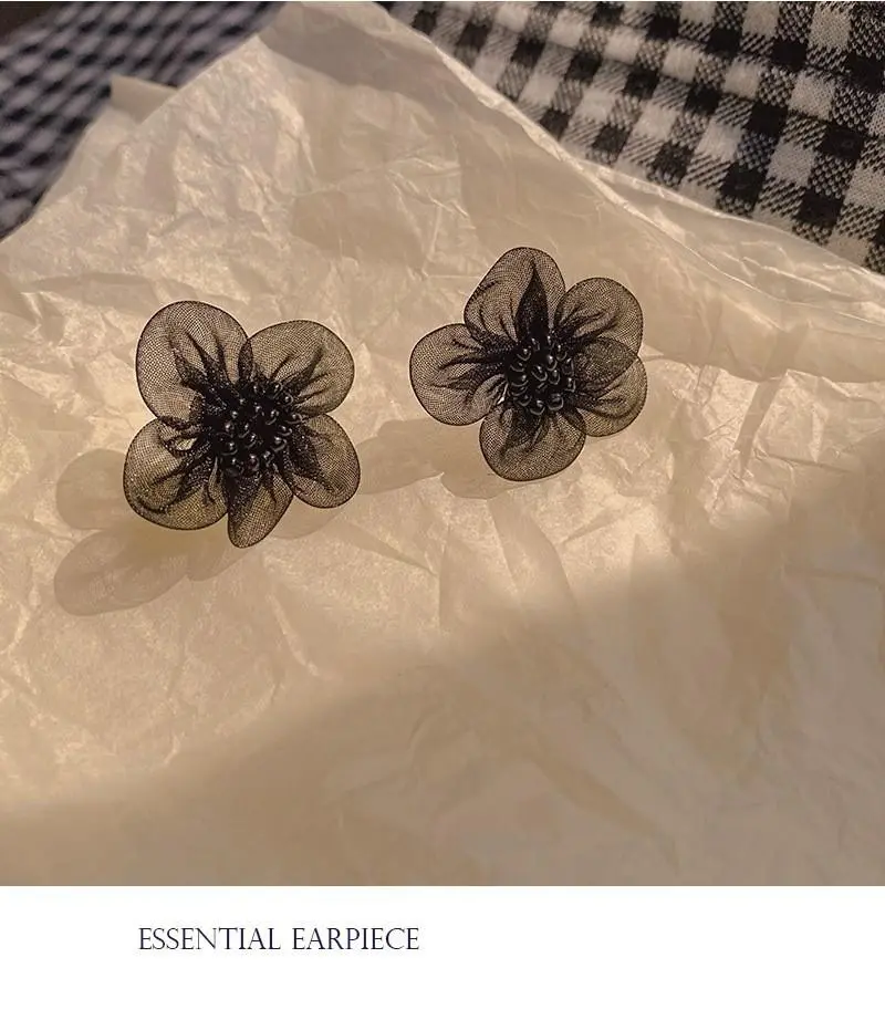 Black dominated 2024 fashion crystal temperament exaggerates women's earrings shrink lace flower long earrings