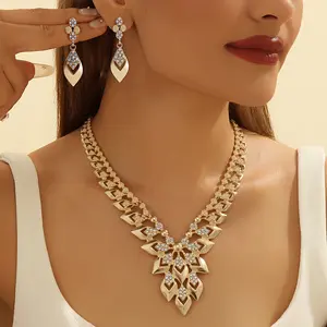 Women's Golden Jewelry V-Shaped Sparkling Rhinestone Necklace and Earrings Gift for Valentine's Day, Mother's Day, Wedding Party Bridal Set Family Gathering Accessories Daily Wear