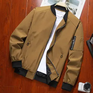 Men’s lightweight windproof jacket with zippered pockets, casual sports outerwear for spring/autumn, machine washable outdoor fashion coat in plus sizes