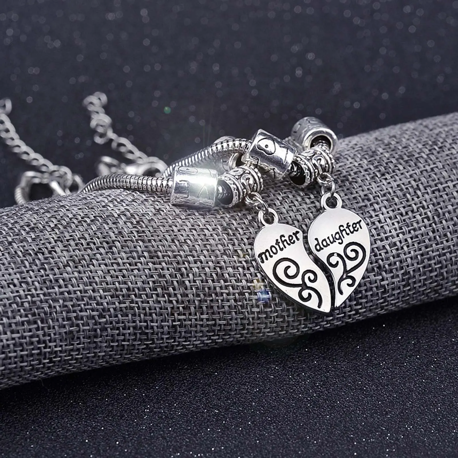 Mother and daughter family series heart-shaped engraved bracelet, a perfect Mother's Day gift.