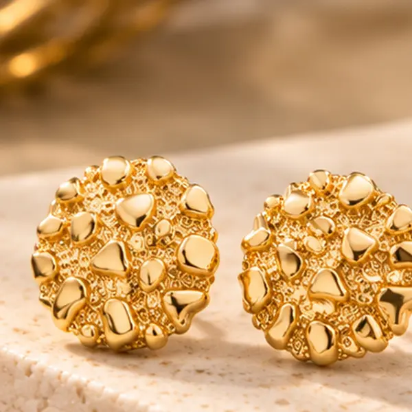 Vintage Gold Tone Textured Stud Earrings for Women, Chunky Round Statement Earrings, Irregular Geometric Metal Earrings, Retro Minimalist Jewelry, Trendy Fashion Accessories, Everyday Wear, Party Outfit Jewelry, Gift for Her