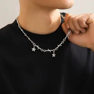 A pentagram necklace with thorns, hip-hop personality, niche and high-end. Wearing it will make you more handsome and charming