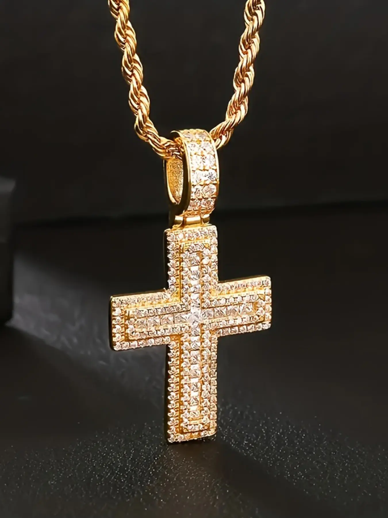 20MM cross pendant, faith, hip-hop accessory, street casual style, with a 24-inch chain, Cuban cross necklace, Cuban Link Necklace, Cross Chain Design