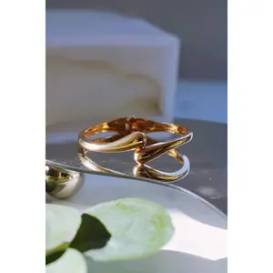 TEARDROP BRACELET IN GOLD (18K GOLD PLATED & WATERPROOF)