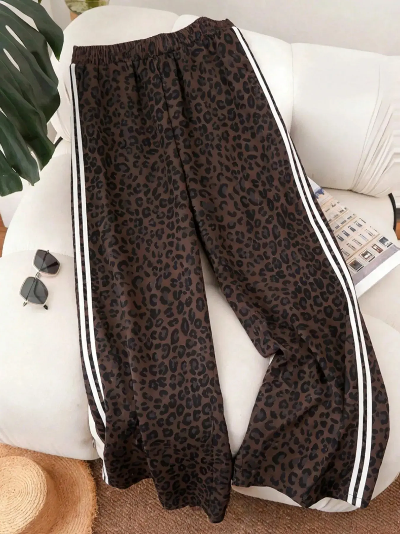 Leopard Print Track Pants Plus Size Casual Drawstring Waist Wide-Leg Joggers with White Stripes, Y2K Clothes Summer Daily Wear, Casual Comfy Pants, Comfortable Relaxed Fit Casual Trousers, Stylish Pattern Detail Party Casual Pants