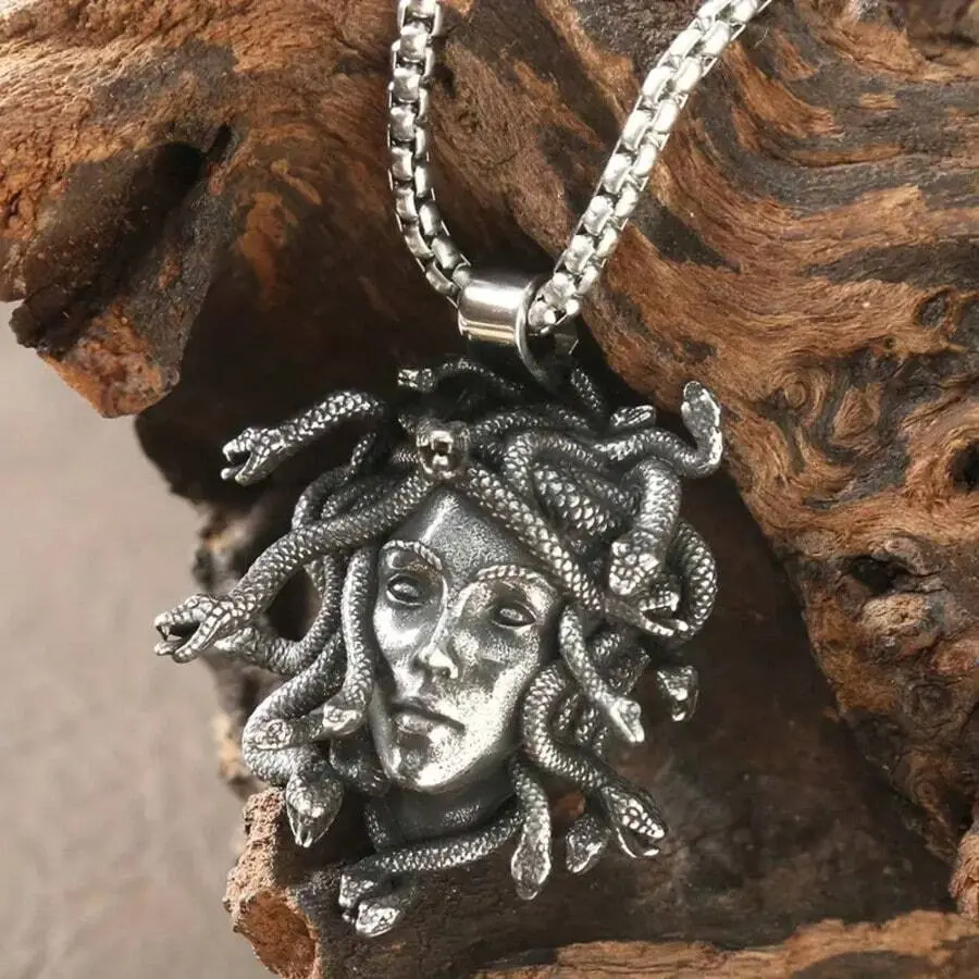 1pc Titanium Steel Medusa Head Pendant Necklace, Versatile Gothic Style Design Jewelry Gift