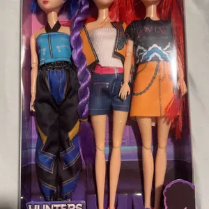 K-POP Mystic Guardians Vinyl Figurine Cute Idol Character Collectible Toy Gift for Fans Kids 13×7.5×2 inch Durable PVC Anime Model Doll Safe for Younger Audiences