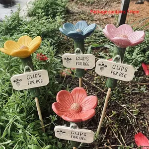 Floral Resin Bee Feeder, Durable Butterfly Feeder, Decorative Outdoor Garden Ornament, Hive Supplies for Yard, Farm, Courtyard, Pollinator Attractor, Durable Material, Versatile Decoration, Functional Design