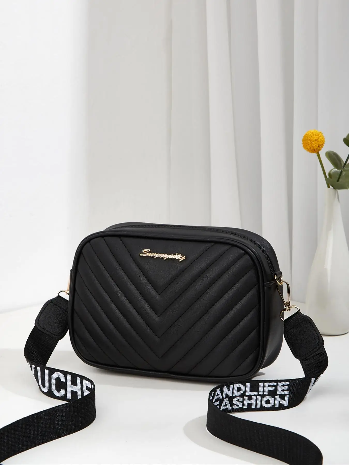 Women's Fashionable Casual Plain V-shaped Quilted Letter Label Decor Crossbody Bag, Pu Leather Square Crossbody Bag with Letter Pattern Strap For Work
