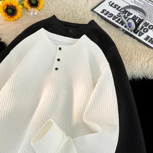 Men’s heavyweight premium-feel white long-sleeve T-shirt with a Henry collar for spring/autumn; new trendy loose-fit waffle-knit base layer sweatshirt; crewneck half-buttoned long-sleeve casual hoodie.