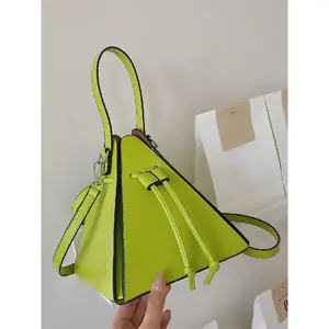 Women's Solid Color Triangle Crossbody Bag, Lightweight Casual Pu Leather Handbag for Daily Used, Casual Trendy Versatile High-quality Daily Commuting Bag, Girl Fashionable Shopping Bag, Casual Shoulder Bag, Casual Handbag Satchel